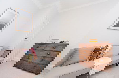 Foto 16 - Beautifully Presented Centrally Located Studio apt