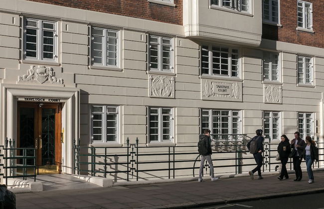 Beautifully Presented Centrally Located Studio apt - Photo 25