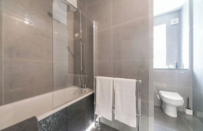 Beautifully Presented Centrally Located Studio apt - Photo 18