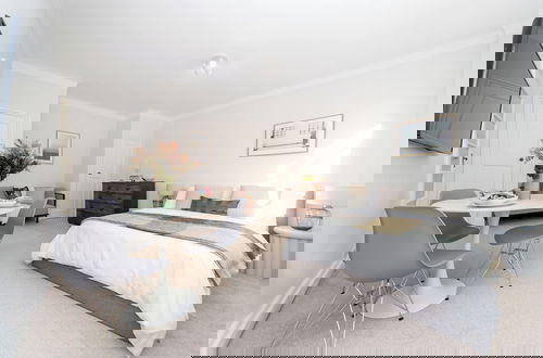 Foto 15 - Beautifully Presented Centrally Located Studio apt