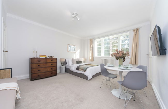 Beautifully Presented Centrally Located Studio apt - Photo 5