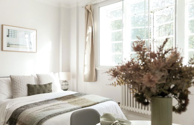 Beautifully Presented Centrally Located Studio apt - Photo 6