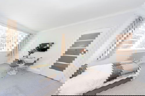 Foto 12 - Beautifully Presented Centrally Located Studio apt