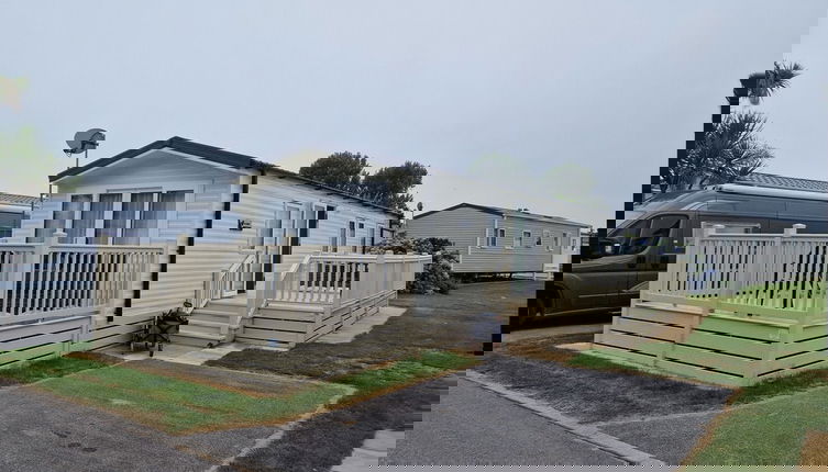 Photo 1 - Welcoming 3 Bedroom Caravan 2 Min Walk to Beach