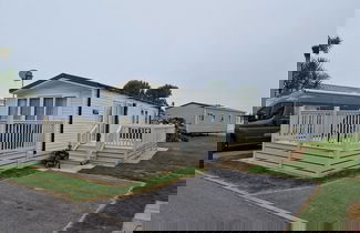 Photo 1 - Welcoming 3 Bedroom Caravan 2 Min Walk to Beach