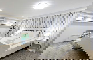 Photo 1 - Venus Apartments - Broadway II