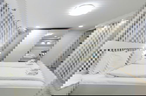 Photo 3 - Venus Apartments - Broadway II