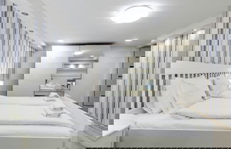 Photo 3 - Venus Apartments - Broadway II