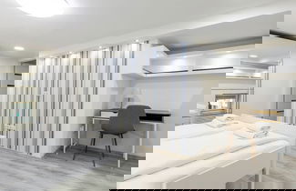 Photo 2 - Venus Apartments - Broadway II
