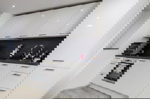 Photo 20 - Venus Apartments - Broadway II