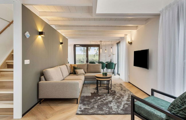Luxurious Lodge in a Holiday Park - Photo 9