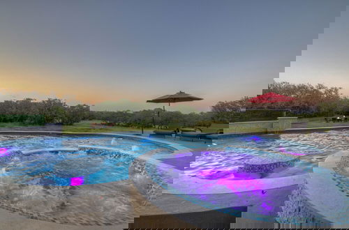 Foto 29 - Oakridge Ranch: Pool + Hot-tub, Pickleball Court, Whiskey & Wine Room