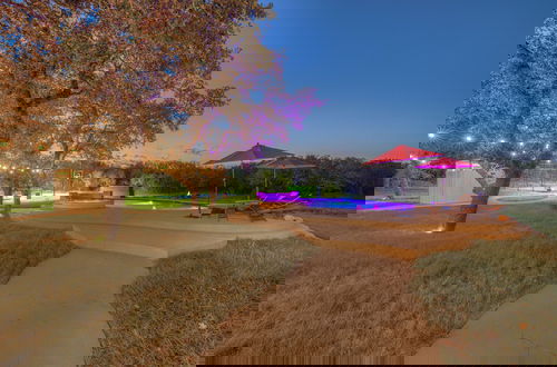 Foto 66 - Oakridge Ranch: Pool + Hot-tub, Pickleball Court, Whiskey & Wine Room