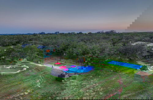 Foto 73 - Oakridge Ranch: Pool + Hot-tub, Pickleball Court, Whiskey & Wine Room