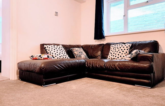 Camberley - 1-bed Annex - Sleeps 2 - Garden - Photo 13