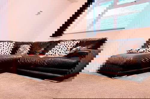 Photo 13 - Camberley - 1-bed Annex - Sleeps 2 - Garden
