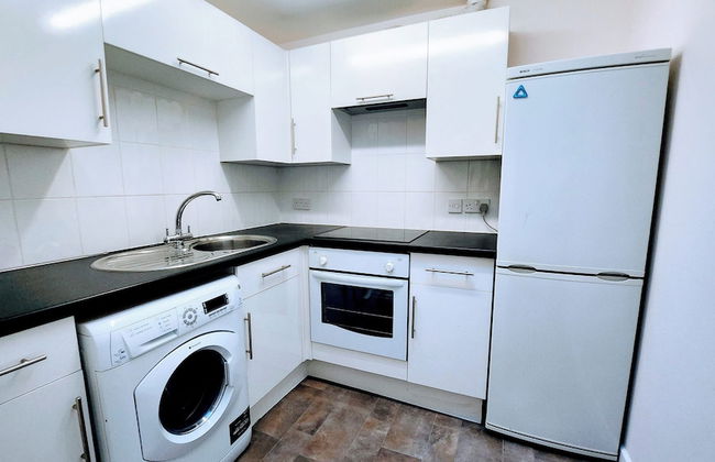 Camberley - 1-bed Annex - Sleeps 2 - Garden - Photo 6
