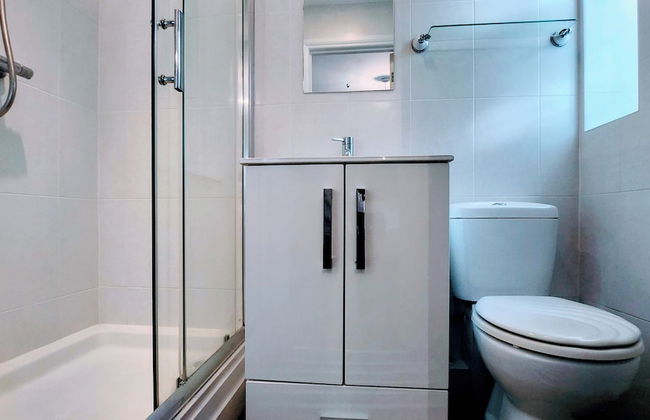 Camberley - 1-bed Annex - Sleeps 2 - Garden - Photo 11