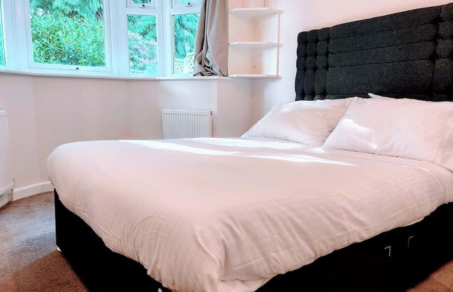 Camberley - 1-bed Annex - Sleeps 2 - Garden - Photo 4