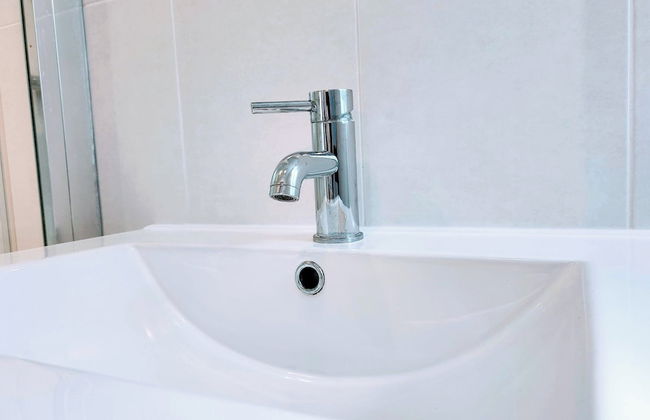 Camberley - 1-bed Annex - Sleeps 2 - Garden - Photo 10