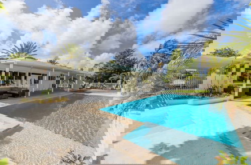 Foto 2 - New 5 Bedroom Private Pool Near Superfood