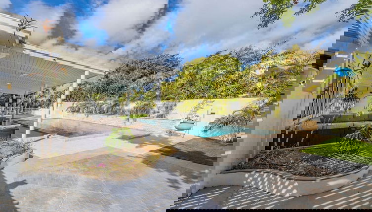 Foto 1 - New 5 Bedroom Private Pool Near Superfood