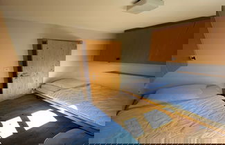 Foto 2 - Apartment With Free Shuttle