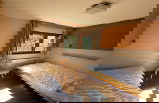 Foto 3 - Apartment With Free Shuttle