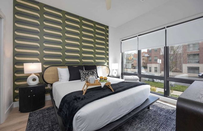 2 Modern Apartments in Heart of Midtown, Walkable Location Patio, Pool & Gym - Photo 13