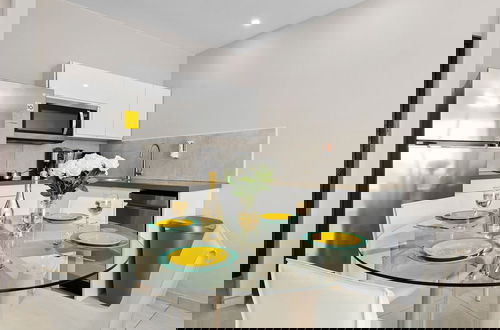 Foto 18 - NEW Gold Coast Pools Restaurant Gym Tennis