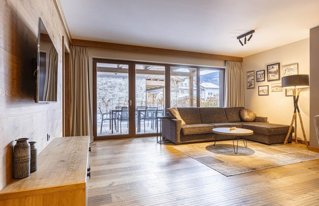 Spacious Apartment With Swimming Pool - Photo 1
