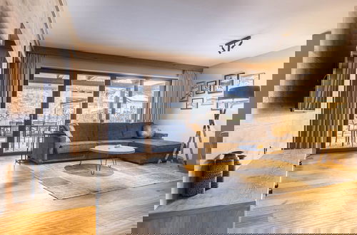 Foto 5 - Spacious Apartment With Swimming Pool