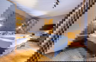 Foto 1 - Spacious Apartment With Swimming Pool