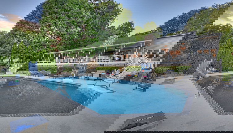 Foto 1 - Sip Sip Away by Avantstay Pool Hot Tub