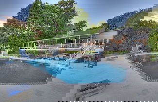 Foto 1 - Sip Sip Away by Avantstay Pool Hot Tub