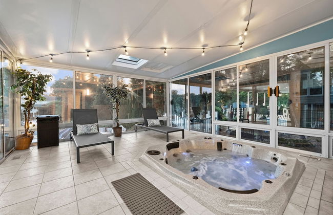 Sip Sip Away by Avantstay Pool Hot Tub - Foto 8