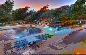 Foto 2 - Sip Sip Away by Avantstay Pool Hot Tub