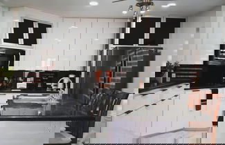 Foto 2 - Family Luxury Home With Pool in Mcallen Near by Hospitals and Stores
