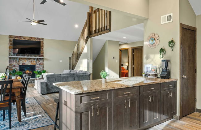 Lakeview Sunset Heaven Waterfront Escape + Private Dock Firepit + Game Room New Construction - Foto 16