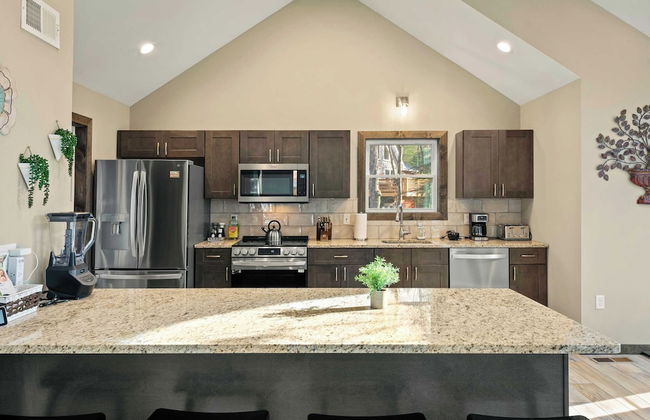 Lakeview Sunset Heaven Waterfront Escape + Private Dock Firepit + Game Room New Construction - Foto 14