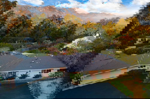 Foto 3 - East Valley Manor by Avantstay Minutes to the Beach