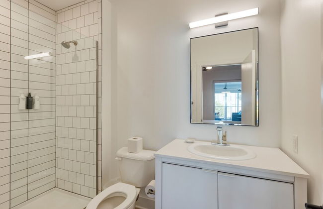 The Carter 201 by Avantstay 4BR Balcony - Photo 22