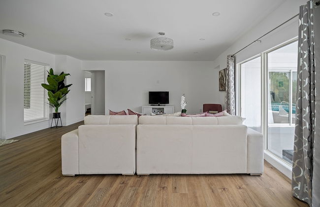 Dreamy 4BR Getaway w Private Pool Luxe Patio in Miramar - Foto 7