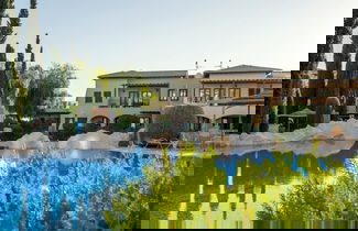 Foto 1 - Perfect Getaway for 2 With Shared Pool