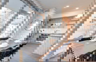 Foto 1 - Stylish Apartment Steps from the Metro