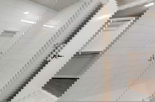 Foto 42 - Stylish Apartment Steps from the Metro