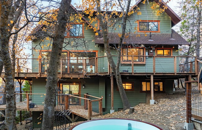Legacy Lodge by Avantstay Upper-level Retreat Deck, Hot Tub - Foto 42