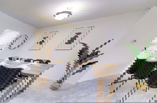 Photo 11 - Modern 2BR Apt in Crystal City near D.C.
