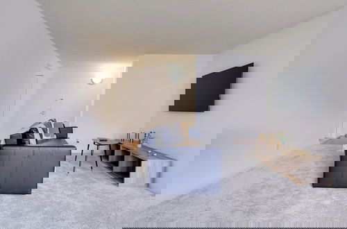 Photo 21 - Modern 2BR Apt in Crystal City near D.C.