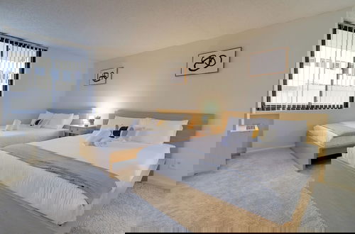 Photo 5 - Modern 2BR Apt in Crystal City near D.C.